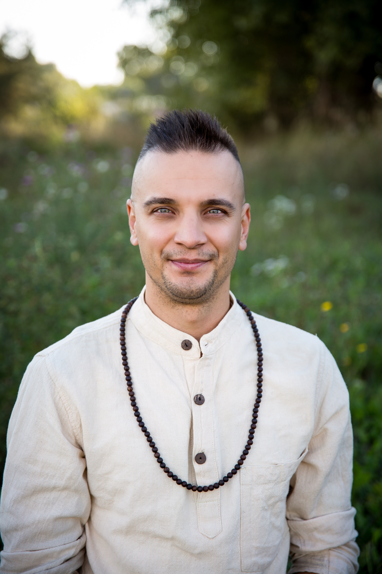 Békés természeti környezet jóga és masszázs gyakorláshoz